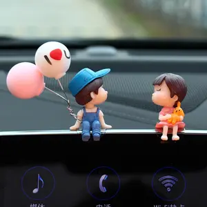 Cute Couple Car Dashboard Decorations, Lovely Couple Kiss Cartoon Figurines Car Ornament, Resin Material Boy Girl Car Interior Decoration with Balloon for Car Dashboard Gifts