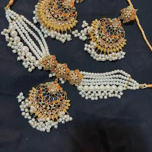 Pakistani Jewelry Necklace with Earrings Featuring Intricate Design and Pearl Accents for Festive Wear