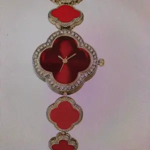 Trendy women clover dial sweet bracelet watch