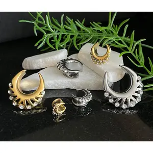 PAIR of Stunning CZ Gems Fan Edge Design Saddle Surgical Steel Ear Spreader Hanger-Tunnels/Plugs - Gauges 0g (8mm) thru 1" (25mm)