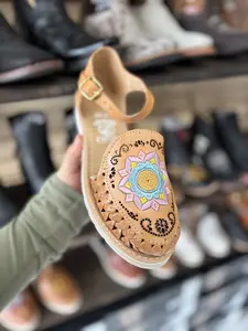 Floral light brown huarache