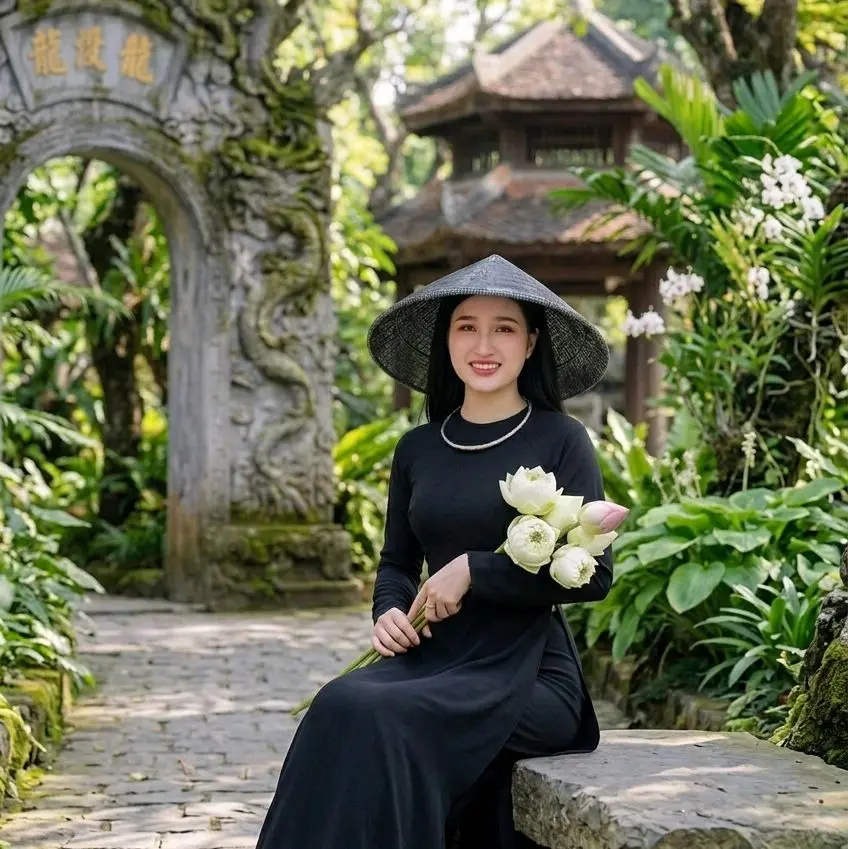 Ao Dai M8 ( Vietnamese Size ) CTron / Áo Dài Đen Cổ Tròn / Áo Dài Cách Tân Truyền Thống Việt Nam / Girl Ao Dai / Luna Ao Dai / Áo Dài Tết