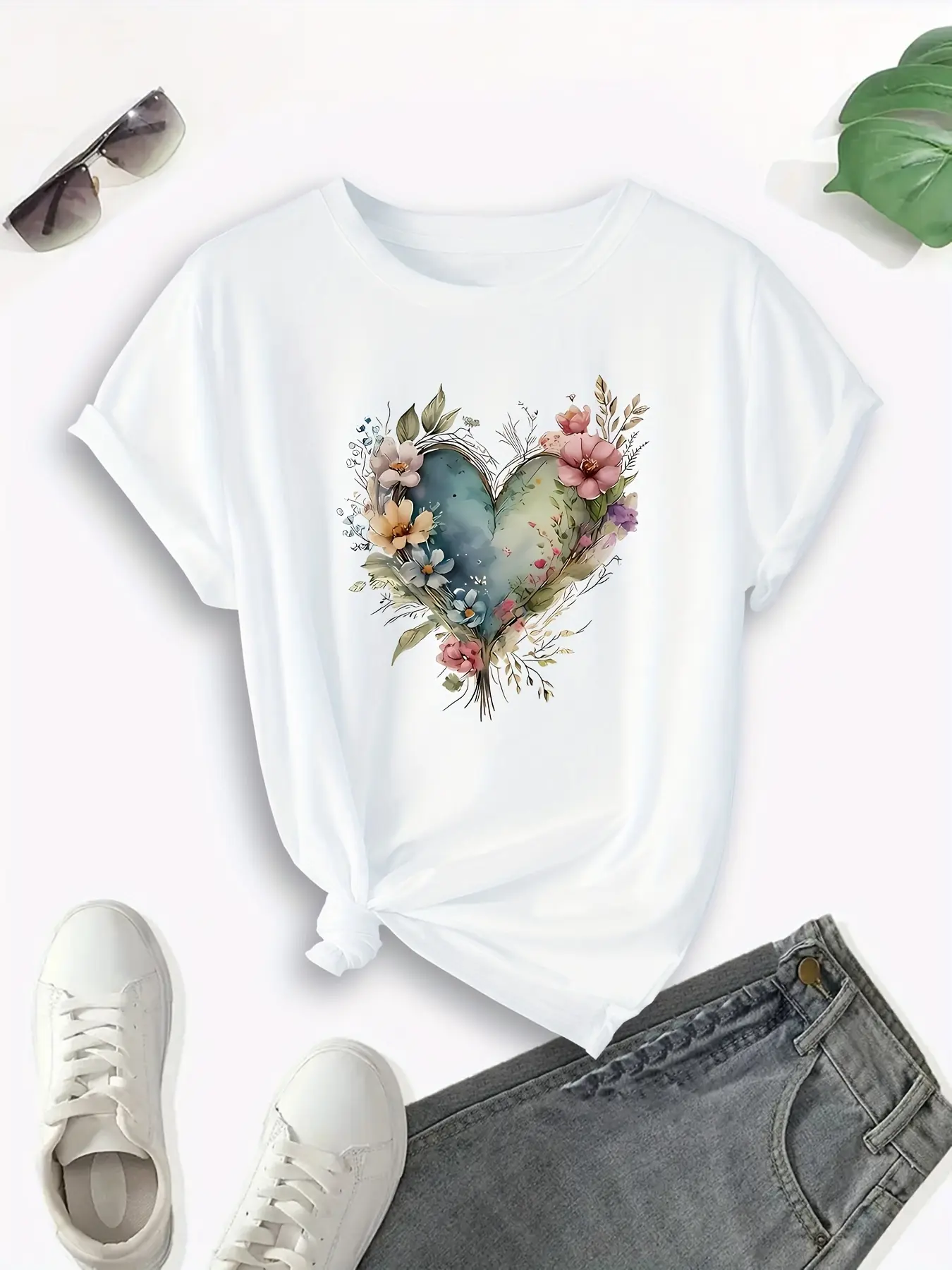 Women's Summer Breathable Comfortable Fabric Round Neck T-Shirt with Heart Bouquet Pattern