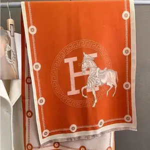 Women's Vintage High-End Plaid Jacquard Knit Scarf, Elegant Fall & Winter Accessory, Warm Anti-Cold Shawl for Daily Wear