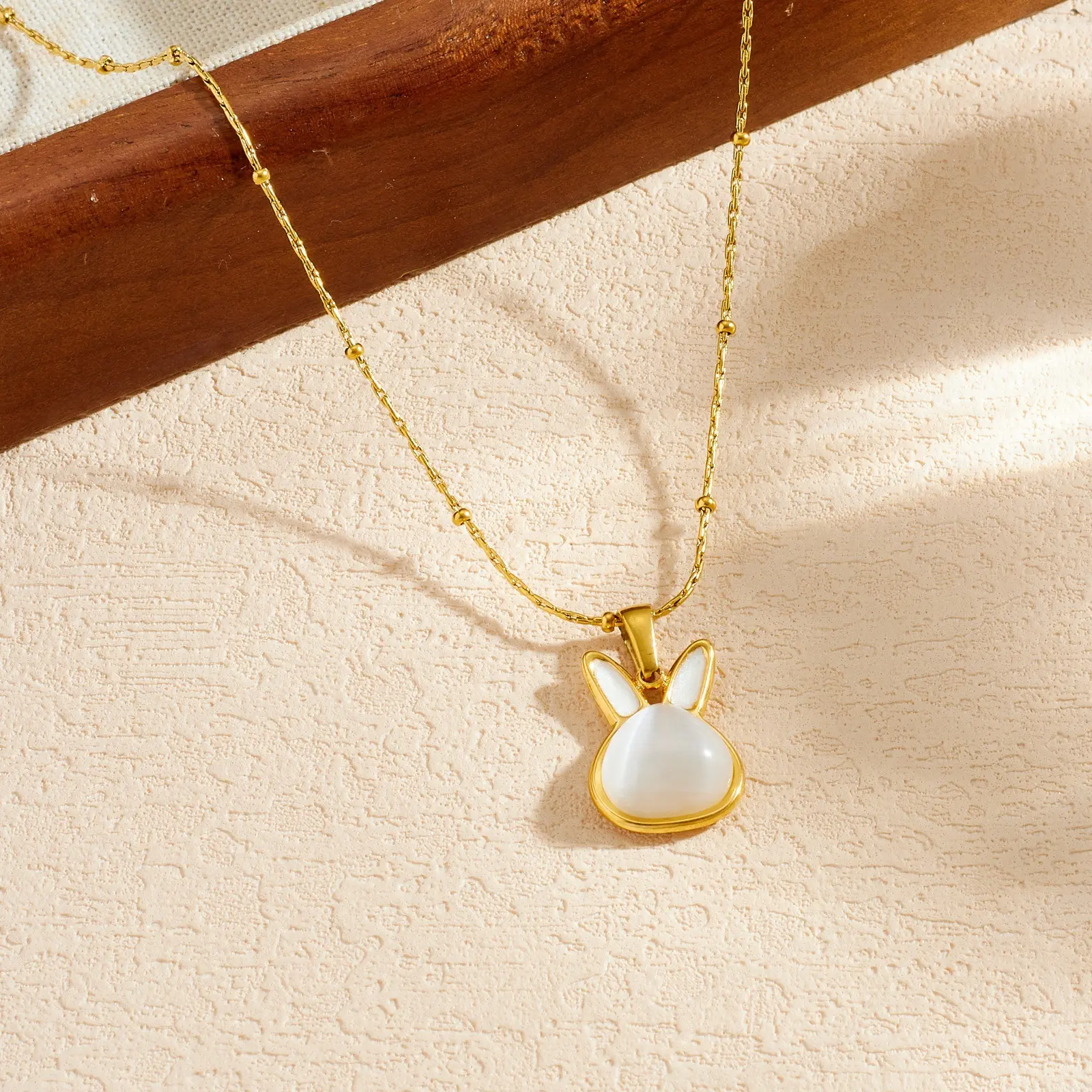 Trendy Light Luxury Shell Rabbit Necklace, Gold-Plated Stainless Steel, Unique, Versatile And Elegant Women'S Collarbone Chain