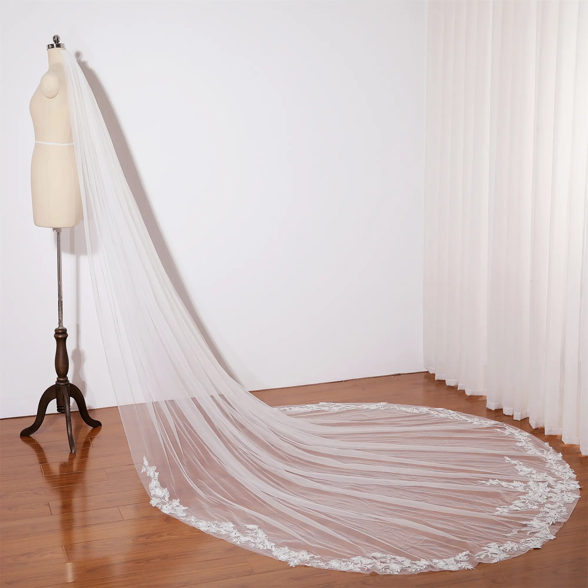 Beautiful 3D flowery wedding veil diamond buds, Romantic ivory lace bridal veil, Cathedral wedding veil single layer, Sparkling diamond wedding veil, Ivory fairy wedding veil