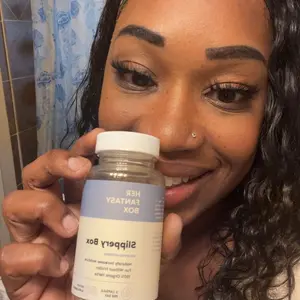 Product Review of Slippery Box - Extra Moisture Support Capsules from S**a T**l