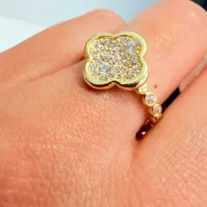 Clover Ring