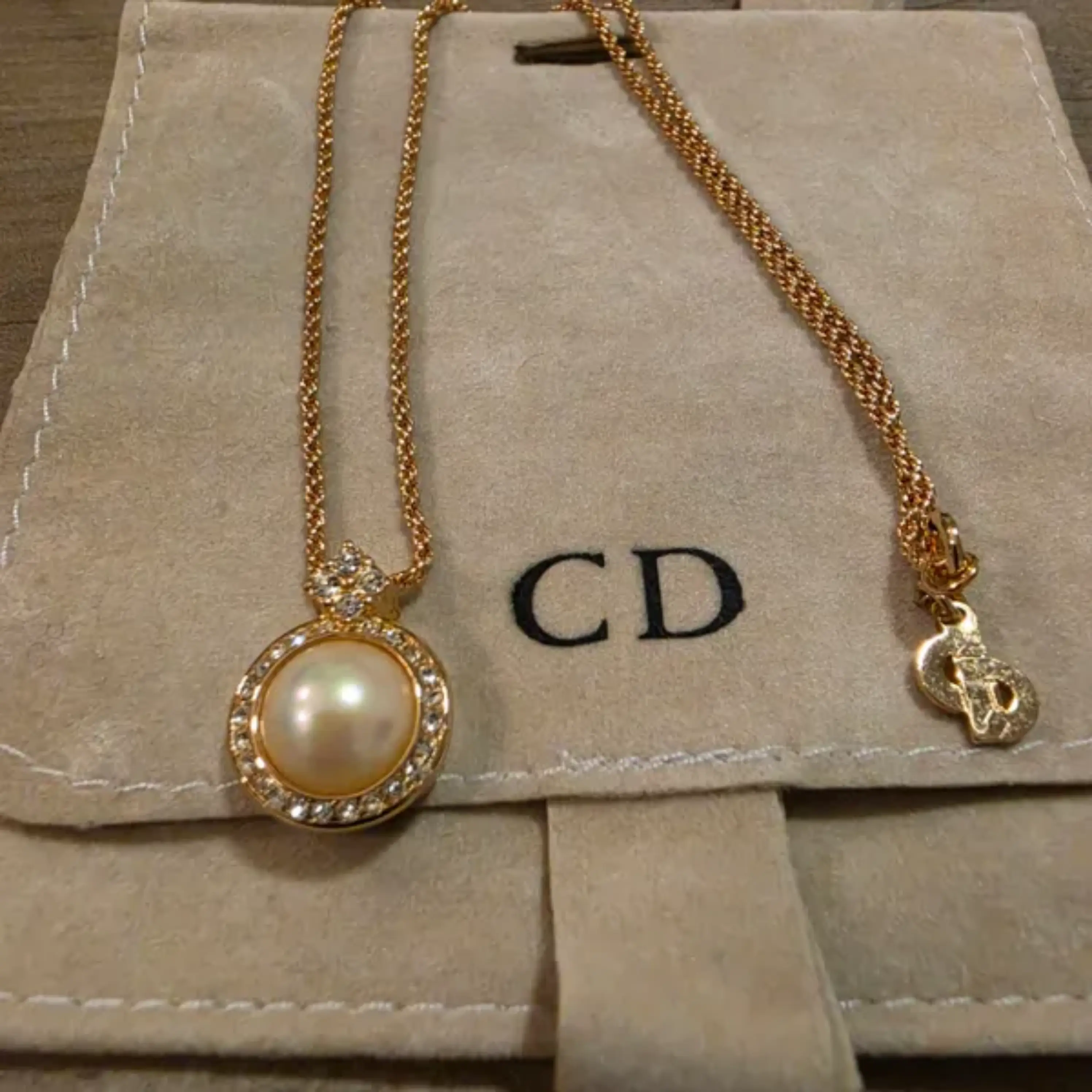 Pre-owned Christian Dior Pearl & Crystal Embellishments Pendant Necklace 15in L1154