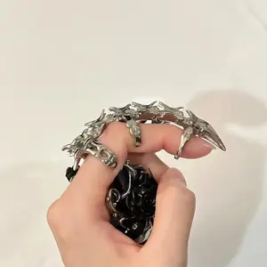 Cyberpunk Spinal Bone Ring Unisex Mechanical Spikes Movable Joint Metal Gothic Sharp Claw Finger Ring Jewelry Accessories Gifts