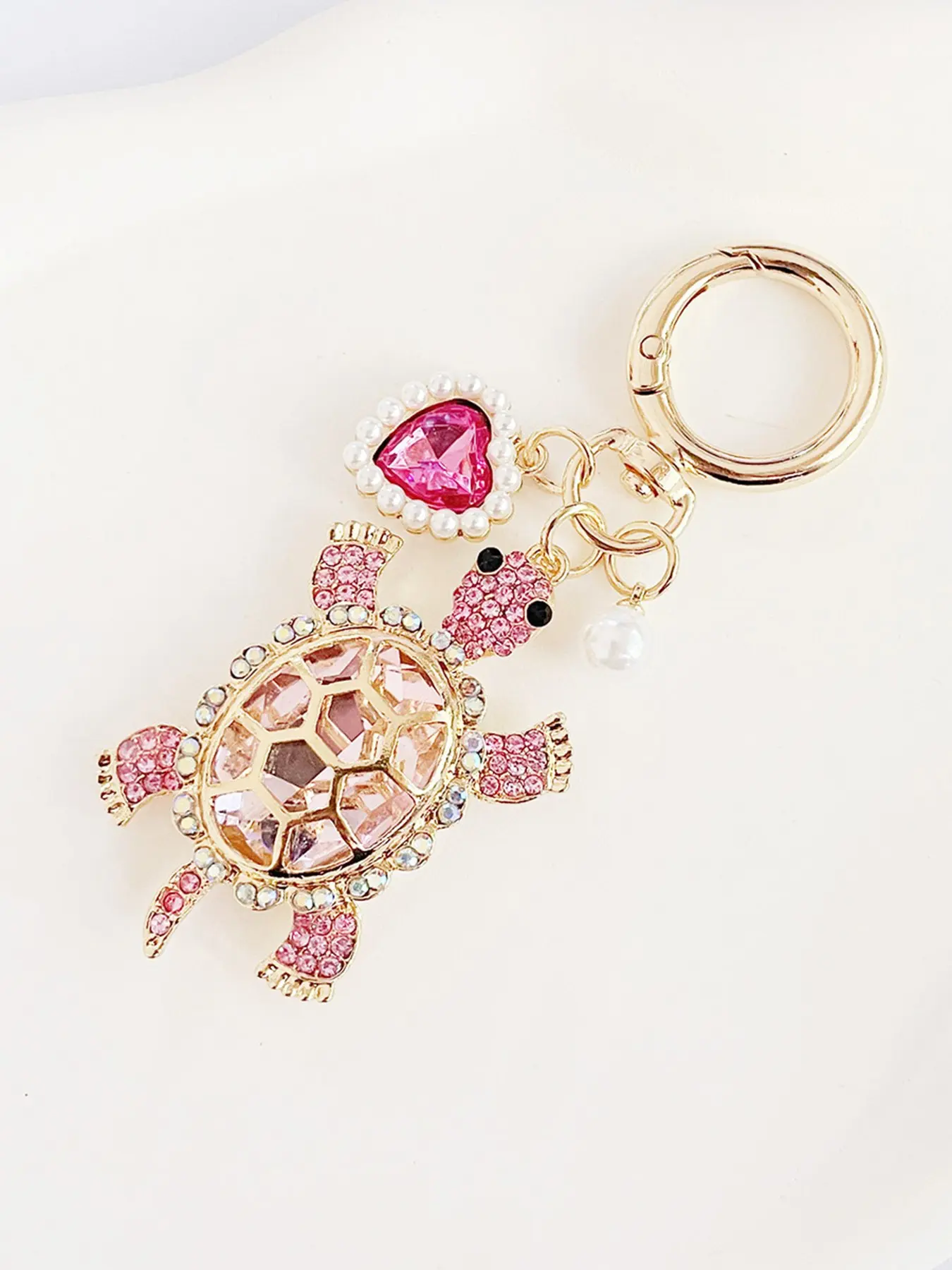 Exquisite and high-end fashion niche personality turtle shaped ornament, decorated with heart and pearl elements, can be used as a bag hanger and keychain, sweet and cute style, can be given to friends Keychain Bag Charm Cute Keychain Accessory