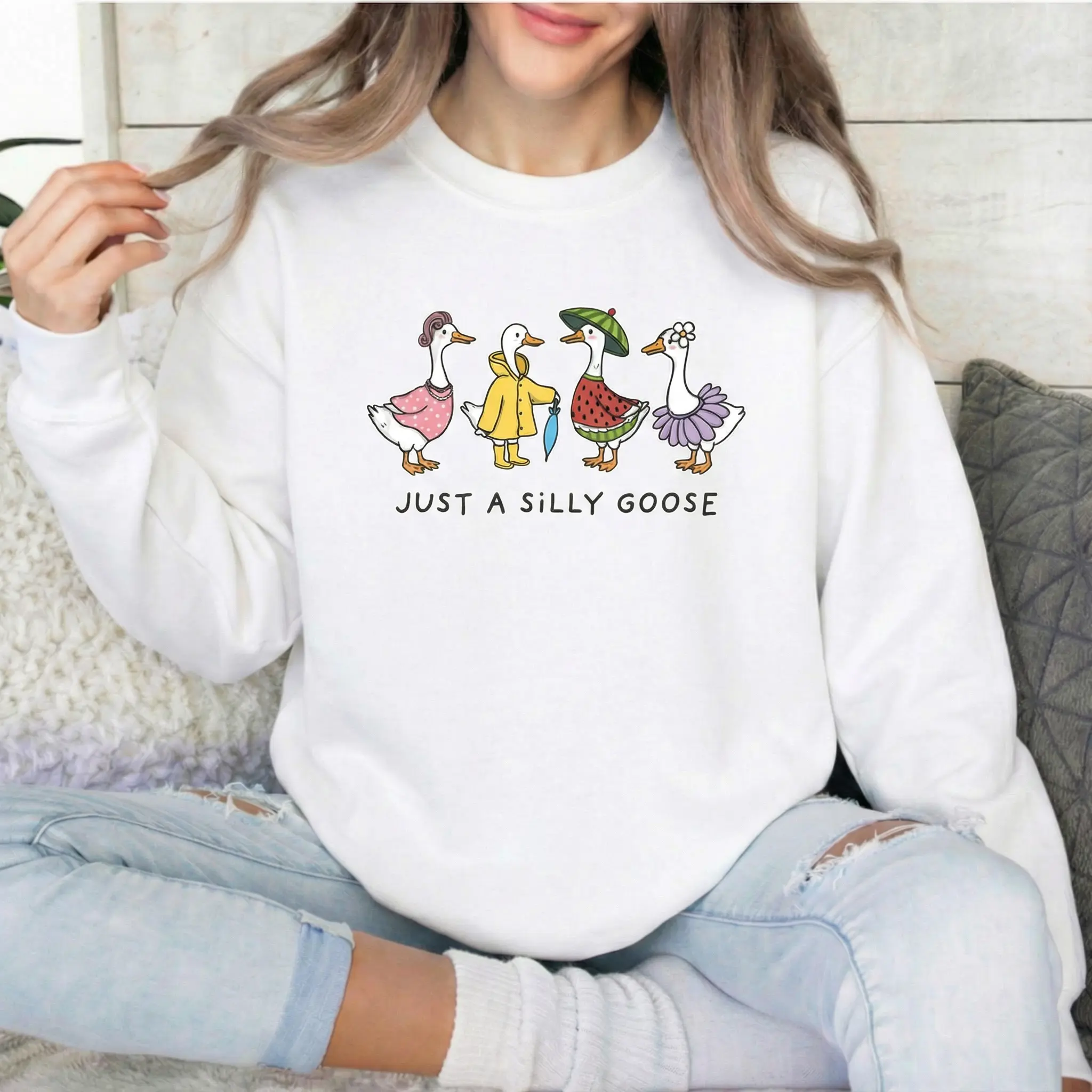 Women's Cute Outfitted Geese Graphic Oversized Crewneck Sweatshirt - Cotton Blend Fabric, Solid, Breathable, Comfortable, Casual Style, Loose-Fit Long-Sleeve Pullover, Cottagecore Aesthetic Fall Winter Top