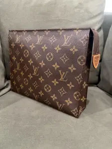 Pre-owned Louis Vuitton Canvas Clutches & Wristlets Toiletry Monogram Pouch 26 Brown Canvas