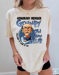 "Honorary Member Grumpy Old Man Club" Graphic Tee | Funny Sarcastic Grandpa Gift T-Shirt | Vintage Cartoon Aesthetic Top | Trendy Oversized Streetwear Shirt | Telling It Like It Is Slogan Tee