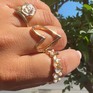 Mother's Day Gift, Women's 7-Piece Stylish Gold Elegant Ring Set, Rose, Heart and Butterfly Design Synthetic Diamond-Accented Fashion Stackable Ring Set, Unique Stackable Versatile Statement Rings