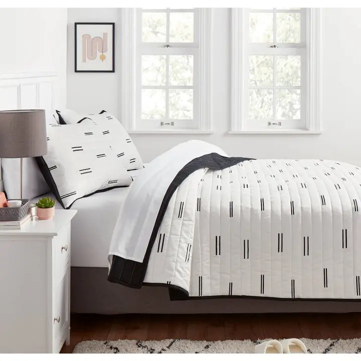 Adult Twin/Twin Extra Long Satin Quilt, Room Essentials 13078, White and Black, New with Tags (NWT)