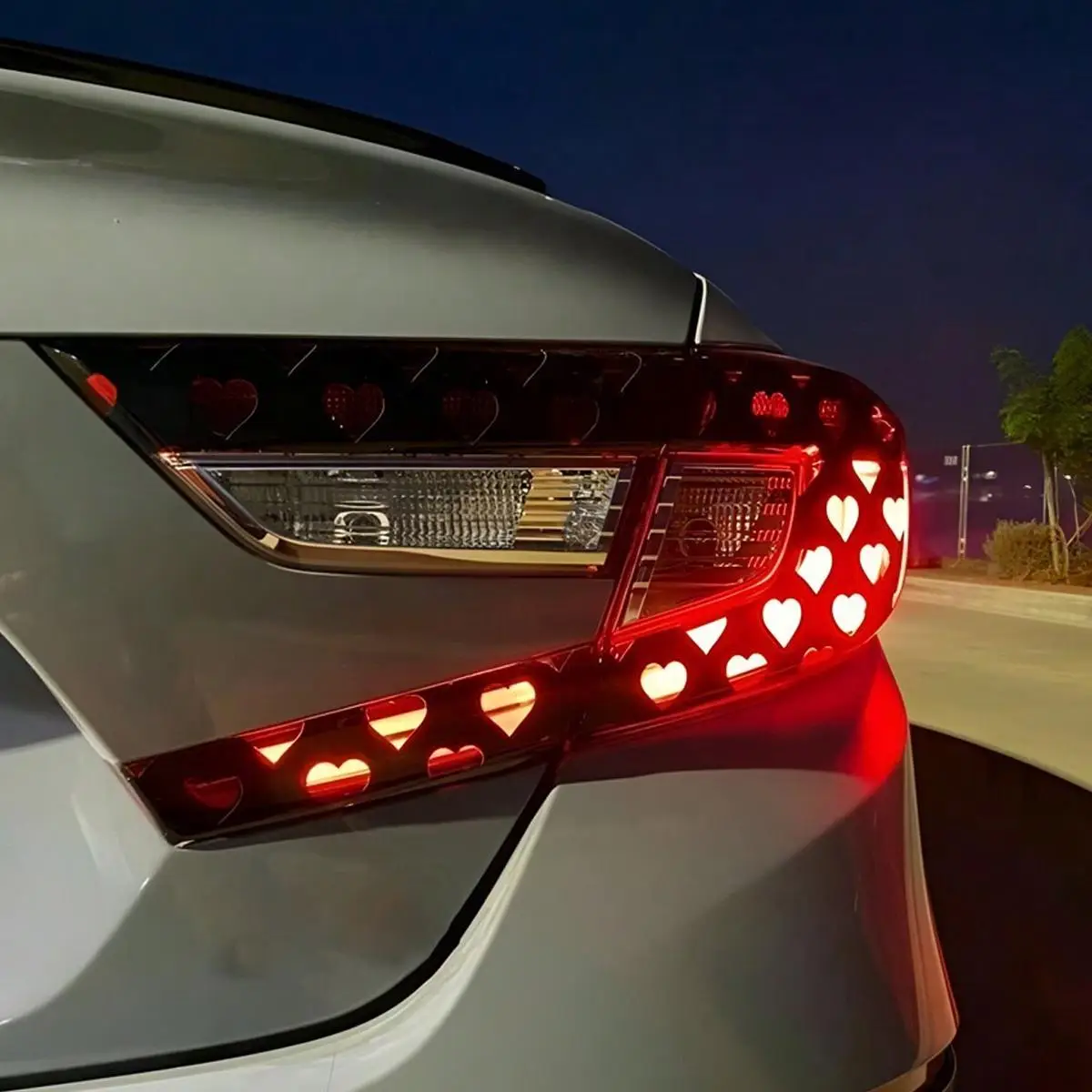 Cute Heart Shaped Design Car Taillight Sticker, Universal DIY Car Decal, Honeycomb Design Car Sticker for Girls & Couples, Boyfriend Gift