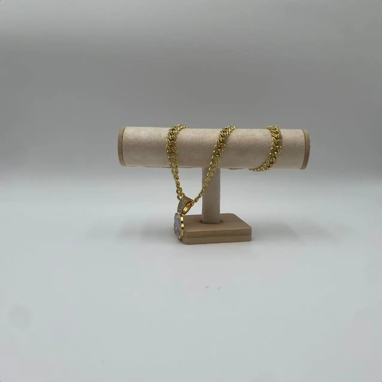 QGANCLE (BR) Fashionable Unique Necklace Accessory forMen Versatile Hip-Hop Cuban Chain with Metal Coating