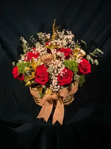 Ramo Michelle - Elegant Red Rose Bouquet with Gold Access,  naturales flowers- Local Delivery in Doral Hialeah Sweet Water Fontainebleau & Tamiami