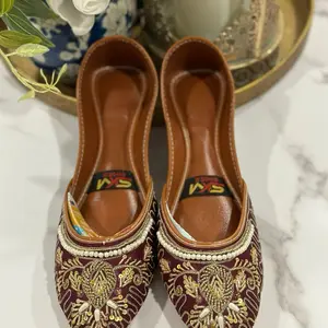 Jutti Handmade Punjabi Shoes, Matching Flat Footwear with Decorative Embroidery, Elegant Design for Women Comfort (NO REFUND OR EXCHANGE)