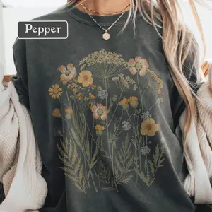 Comfort Colors Wildflower Shirt, Pressed Flower Graphic Tee, Botanical Specimen T-Shirt, Aesthetic Nature Lover Gift, Vintage Floral Herbarium Top, Cottagecore Wildflower Shirt, Minimalist Gardener Tee, Meadow Flower Art Shirt