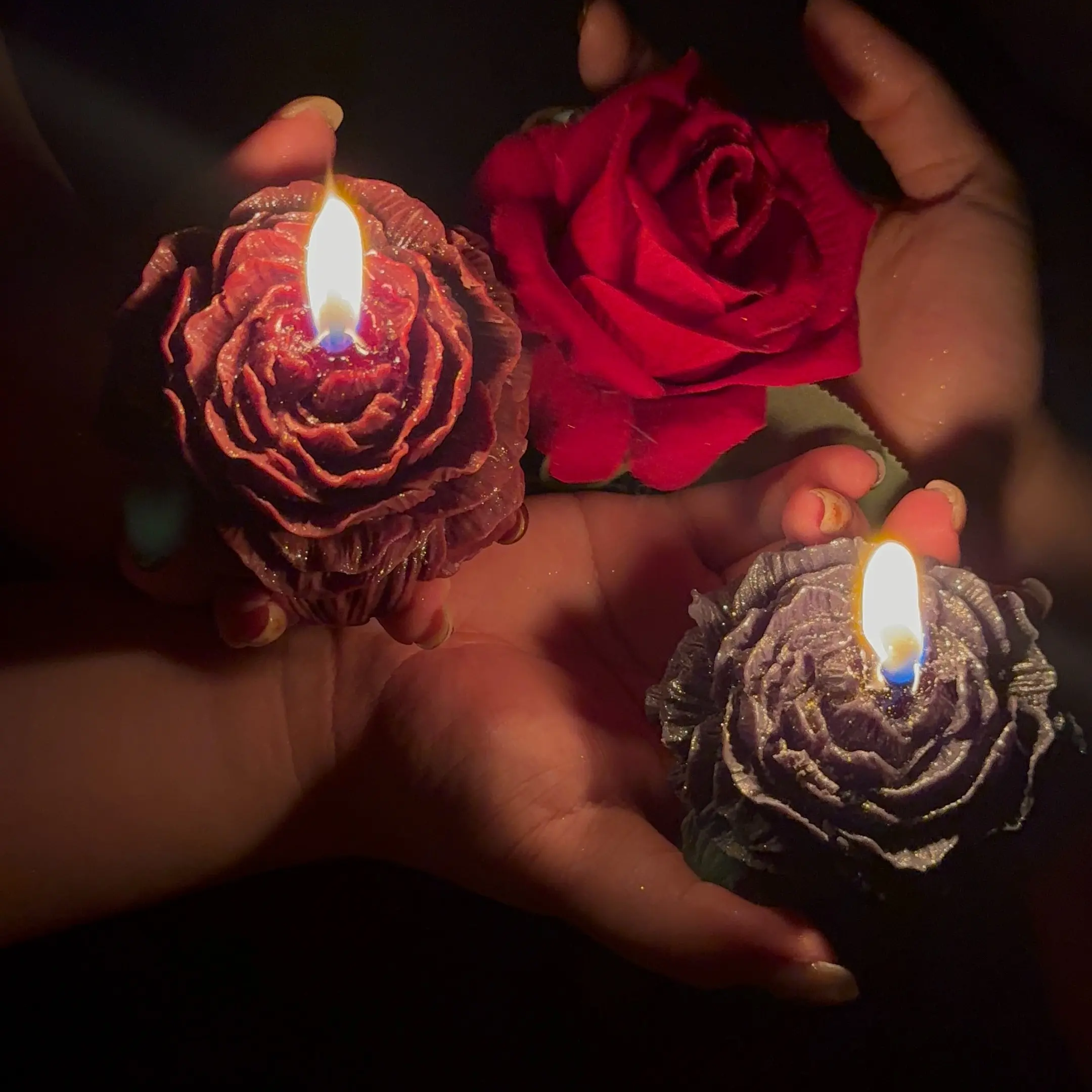 [WILDRY] 107°F Handmade Pearl Rose Low Melt Soy Wax Candle Strawberry & Black Cherry Scented Floral Gift for Romantic Moments