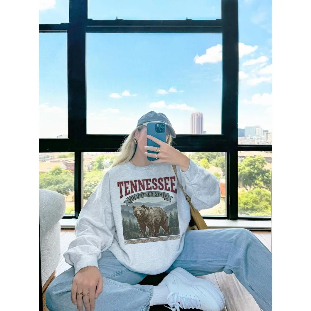 Vintage Tennessee Sweatshirt | Bear Graphic Crewneck