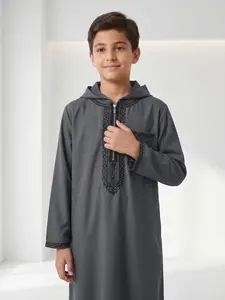 Muslim Boy Traditional Modest Hooded Robe Kaftan, Elegant Embroidered Zipper Front with Side Pockets, Suitable for Boys 8-12 Years, Eid Al-Fitr & Daily Wear