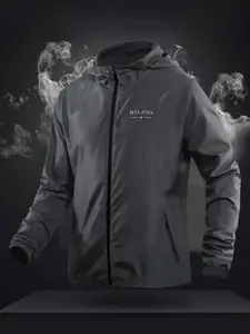 Men's Summer Sun Protection Jacket, Lightweight Breathable Fabric, Zipper Pockets, Suitable for Outdoor Commuting