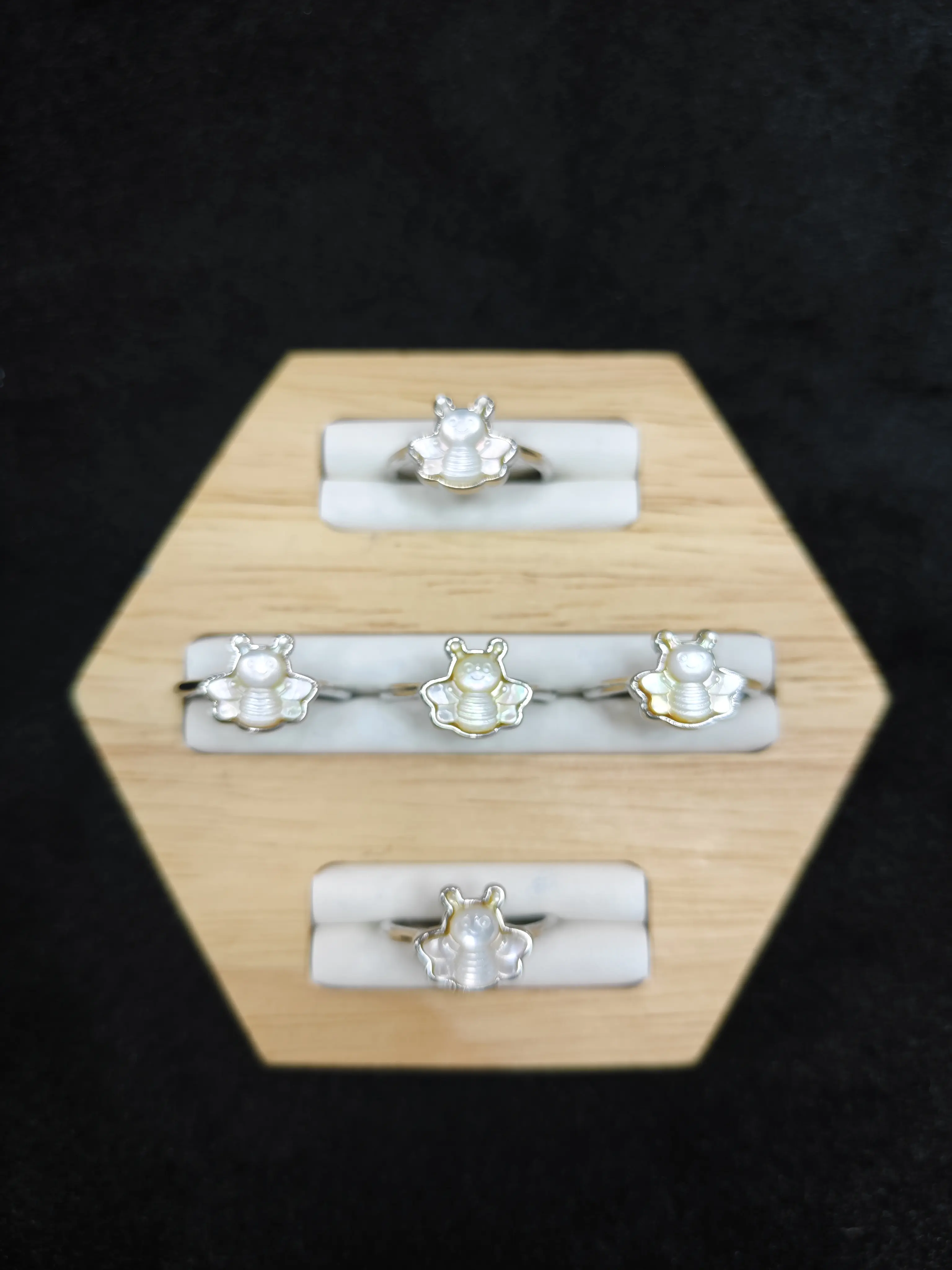 Raya(14824)gc.Boho Bumble Bee Natural Shell Adjustable Ring - Silver Tone Beach Cute Animal Jewelry