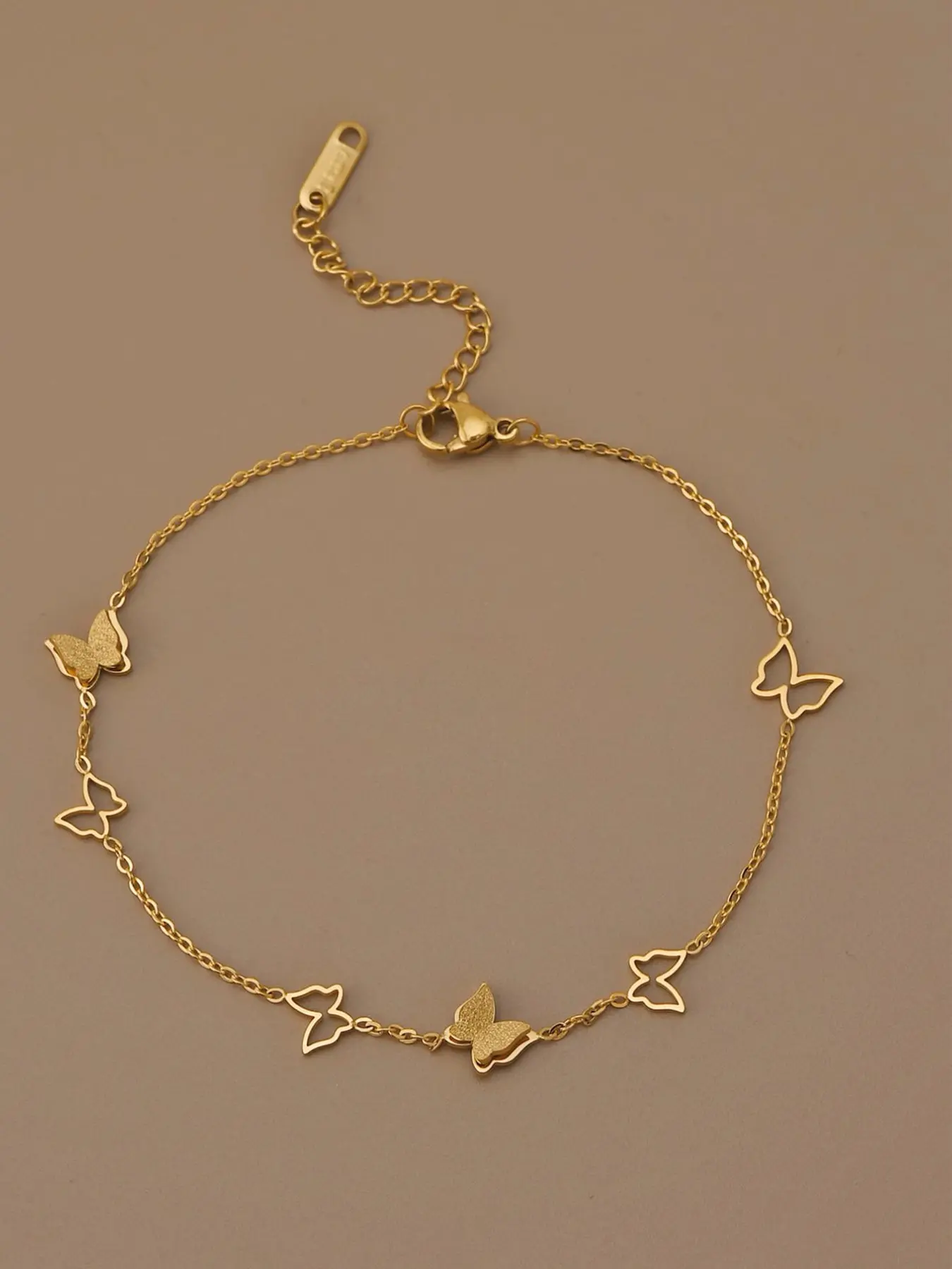 Adjustable Butterfly Boho Anklet for Women, Dainty Layered Butterfly Foot Chain, Stainless Steel Summer Beach Ankle Bracelet Jewelry Gift, Fashionable Jewelry Accessories
