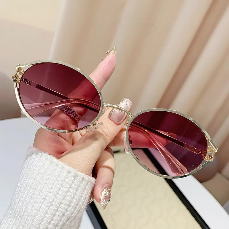 Retro Oval Fashion Sunnies for Women - Vintage Trendy 90s  display picture 3