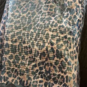 4-Piece Heat-Resistant Insulated Oven Mitts & Potholders Set, Kitchenware, Leopard Print, Ideal for Home, Kitchen, Cooking, Grilling & Baking, Perfect Gift