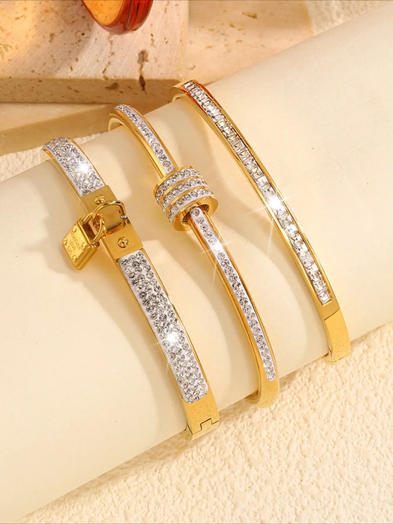 3pcs exquisite and fashionable stainless steel bracelet set, High Quality Bracelet, Elegant Jewelry Bracelet, retro and charming style, suitable for dating, party and gathering scenes, is an ideal gift for friends and family