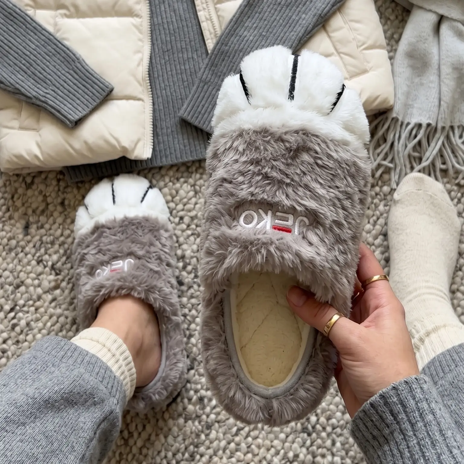 JEKO Winter Warm Plush Lined Slip On Boots, Cozy Fuzzy Shoes Indoor Outdoor House Shoes, Anti Slip Comfortable Cold Weather Shoes soft home slipper cute cartoon travel new travelslippers