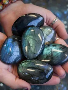 1pc Natural Labradorite Palm Stone - Natural Gemstones, Blue & Green Marbled, Ideal for Tumbling, Sliding, Fountain Decor, Spiritual Accessories, Polished, Wire Wrapped, Jewelry|Abstract Pattern|Smooth Texture, Palm Stone Jewelry