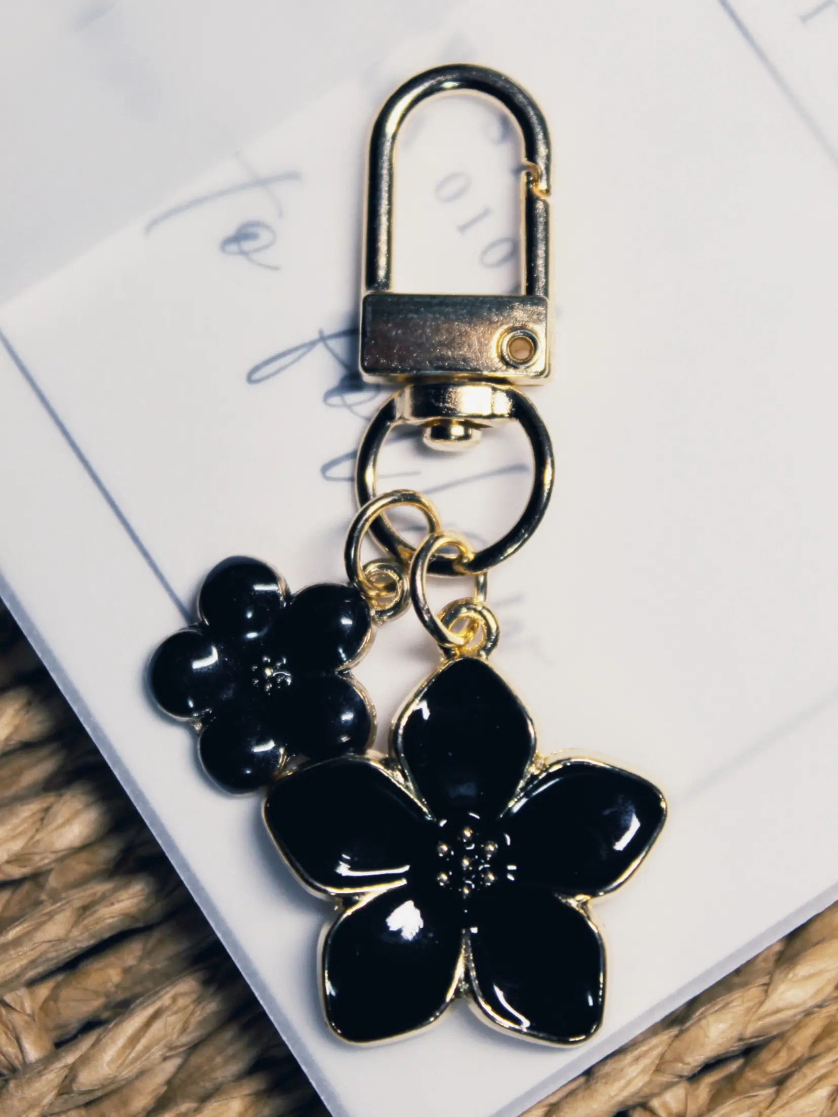 Women's Floral Pattern KeyChain, Cute Holiday Accessory,Colorful Bag Charm for Bags,Perfect Birthday Gift, Zinc Alloy, Flower Keychain