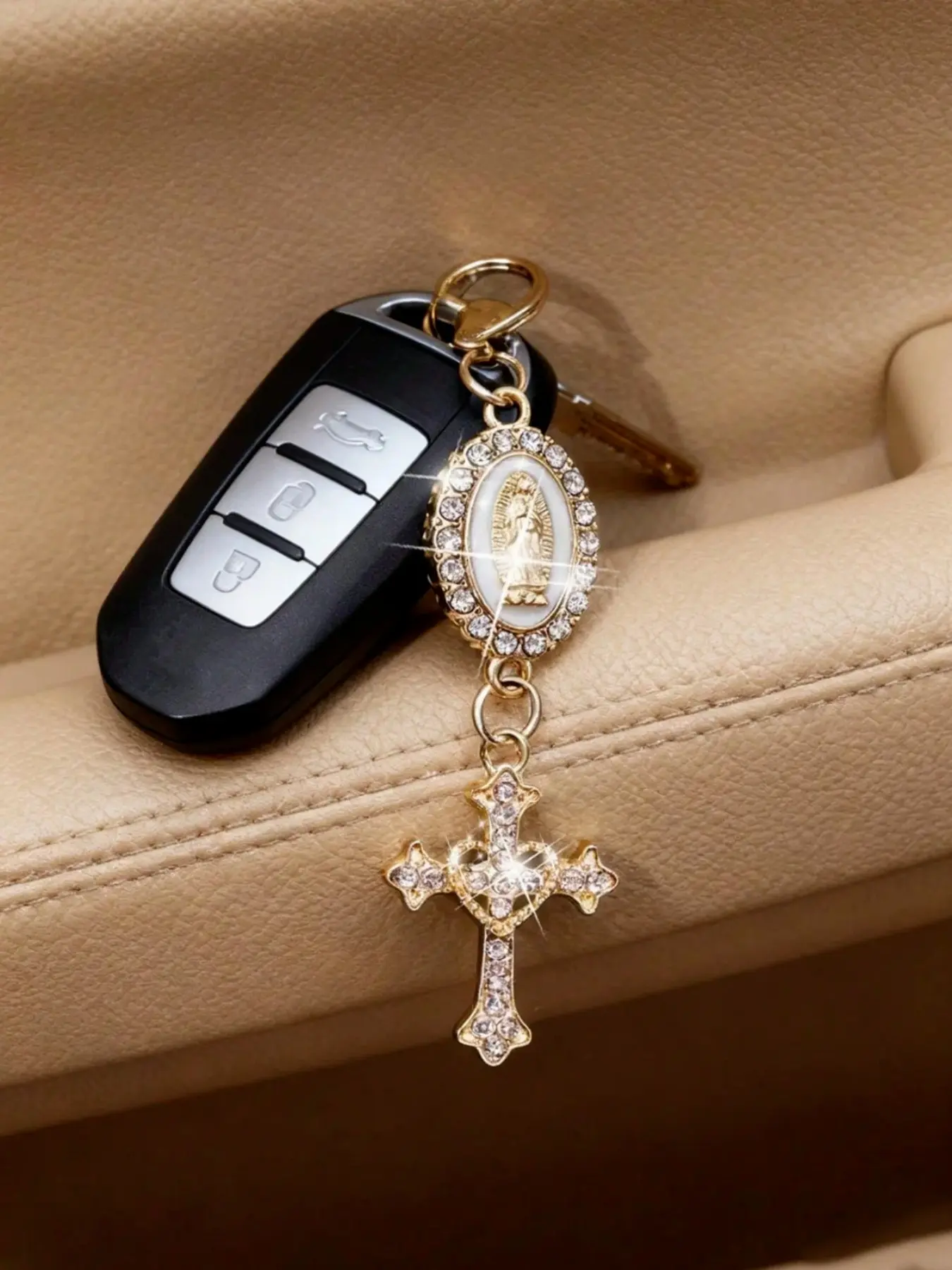 Christian Theme Cross Keychain with Pearl & Diamond Accents, Fashionable Bag Charm, Purse Pendant, Wallet Decoration, Earphone Case Accessory, Stylish Keychain, Keychain Accessories, Keychain For Purse, Keyrings
