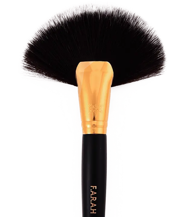 Luxe Fan Brush 58F - Large Fan Brush for highlighter application