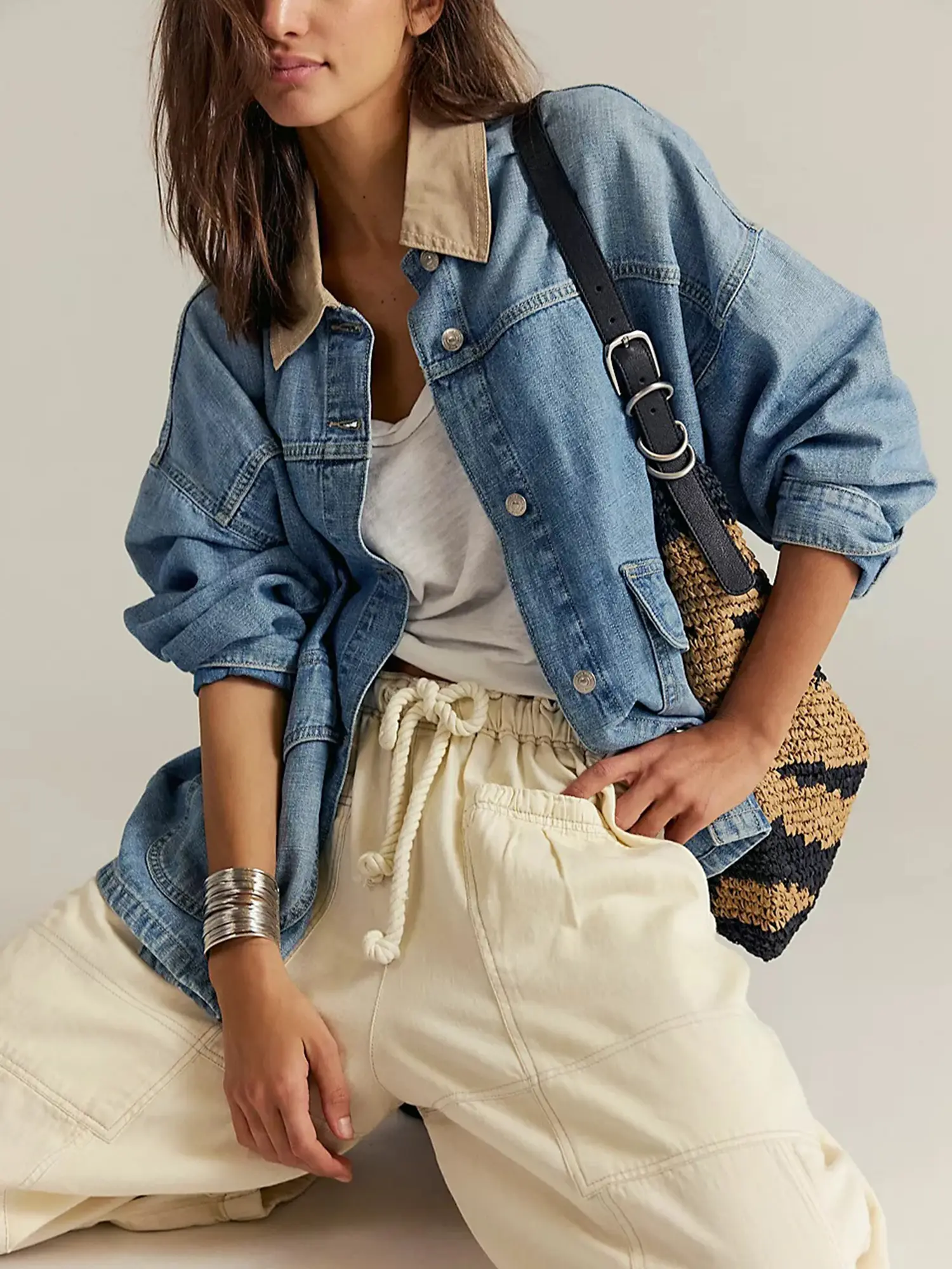 Women's Contrast Collar Loose Denim Jacket, Vintage Washed Patchwork Collar Casual Denim Jacket with Big Pockets, Versatile Style for All Occasions