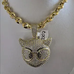 Cadena Con Pendiente Unisex Pendant with Cat Design, Black Lace, and Adjustable Chain