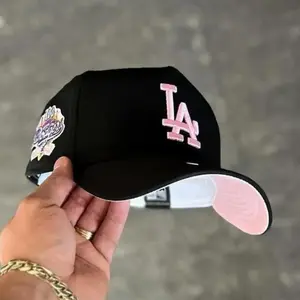 Black Los Angeles Dodgers 9FORTY Snapback Hat, Pink Embroidered LA Logo & Pink Undervisor, MLB World Series Side Patch Cap, Limited Edition 2026 Urban Streetwear Gorra premium, moda urbana para hombres y mujeres