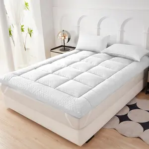 TORAX White Mattress Quilting Process Microfiber Filling Mosaic Style Four-Corner Fixed Thick Plush Bed Protector Pad for Comfortable Sleep