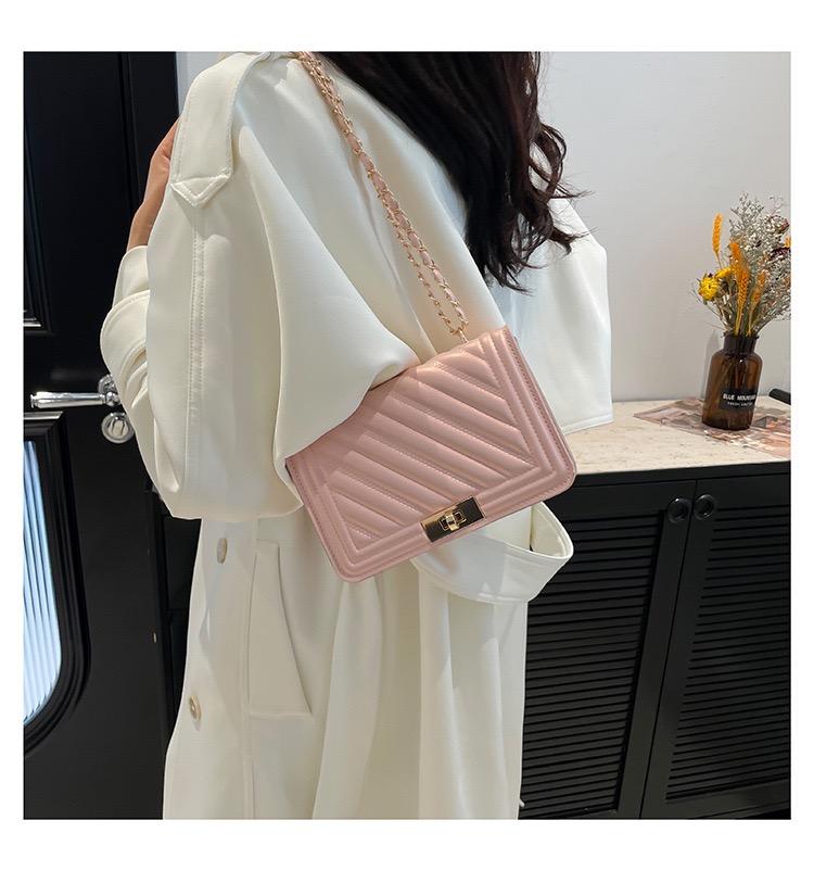 Fashionable New Solid Color PU Embossed Shoulder Bag, Street Commuting Crossbody Bag, Minimalist Women's Chain Small Square Handbag