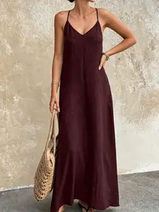 A women's fashionable, gentle, casual and Minimalist solid color lazy suspender sleeveless long dress, with a high-end hanging loose seaside vacation beach dress design, suitable for summer, home, indoor and outdoor wear