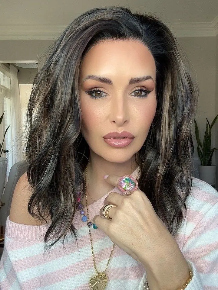 IMstyle Davina Tea Black Brown Highlight with Rooting Light Wavy Glueless Pre-plucked Natural Hairline 13*4 Lace Front Synthetic Wigs