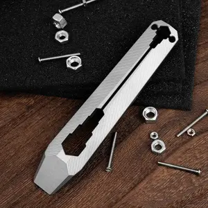 Mini Self-Gripping Wrench Tool, Multi-Functional Small Pry Bar, Outdoor Edc Keychain Accessory for Men & Women