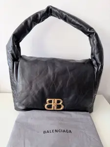 Pre-owned Smooth Leather Shoulder Bags Balenciaga Soft Hourglass Shoulder Bag – Black Leather with Gold BB Logo