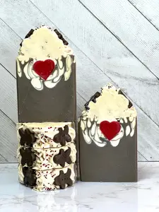 Gingerbread Love Soap - 5.5 oz Bar with Delicious Gingerbread Cookie Scent, Rich Creamy Lather, Moisturizing, Phthalate & Paraben Free, Skin Safe