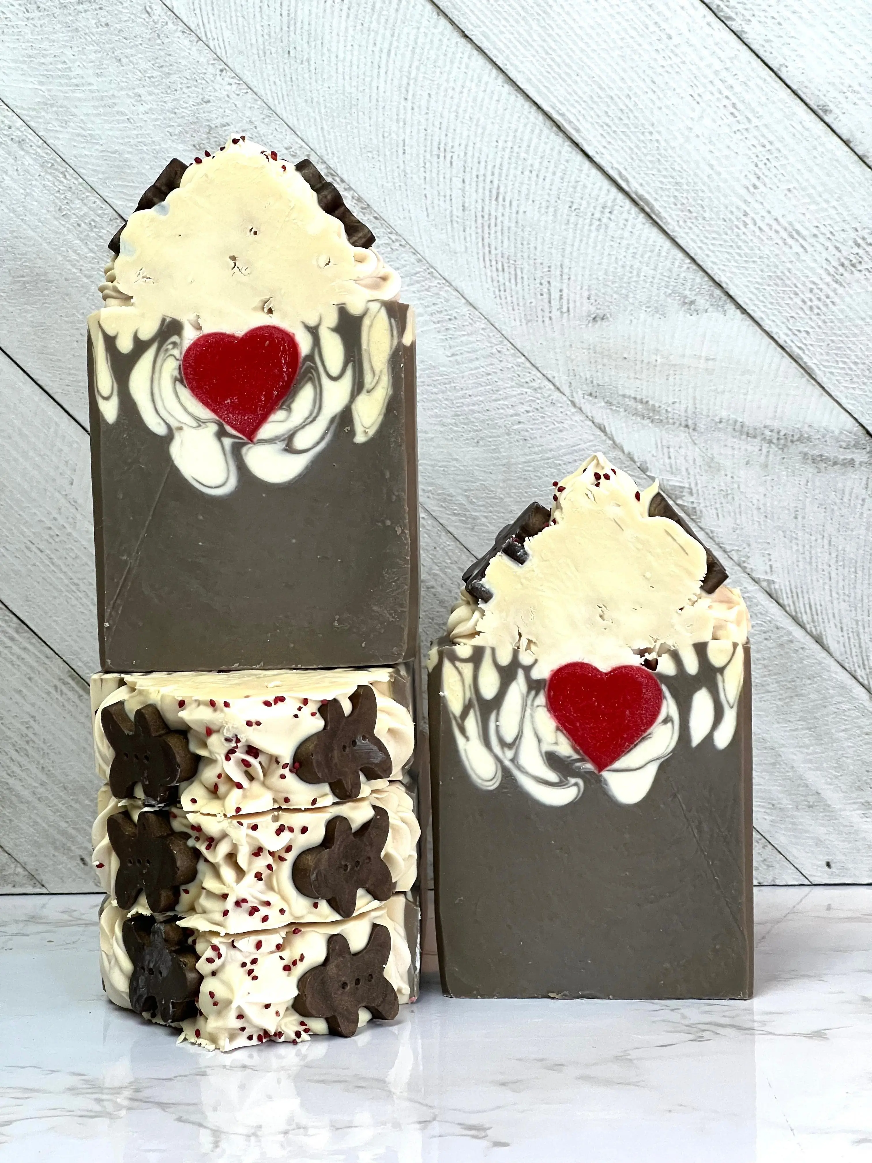 Gingerbread Love Soap - 5.5 oz Bar with Delicious Gingerbread Cookie Scent, Rich Creamy Lather, Moisturizing, Phthalate & Paraben Free, Skin Safe